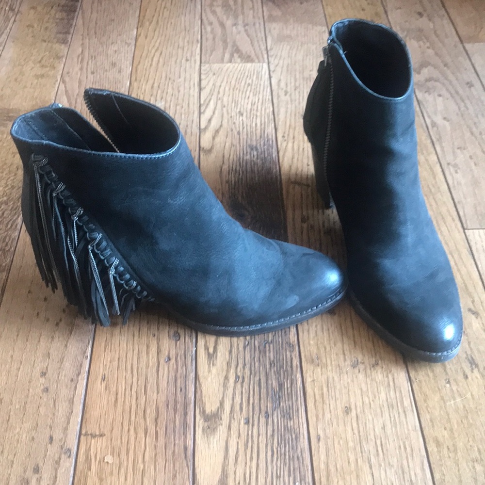 Black booties w fringe on the side